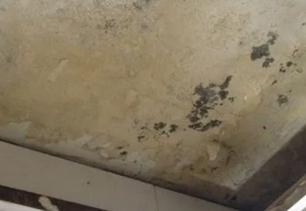 龙子湖阳台漏水维修公司分享下龙子湖卫生间渗水维修需要注意哪些问题。